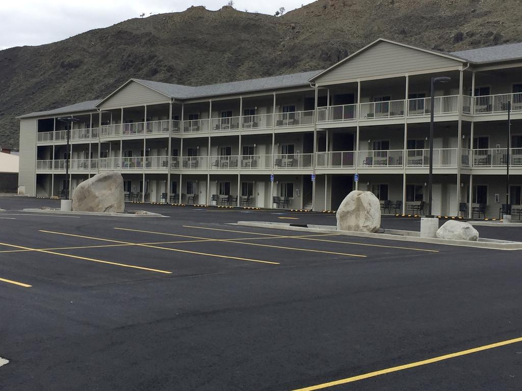 Yellowstone Big Rock Inn การ์ดีเนอร์ ภายนอก รูปภาพ